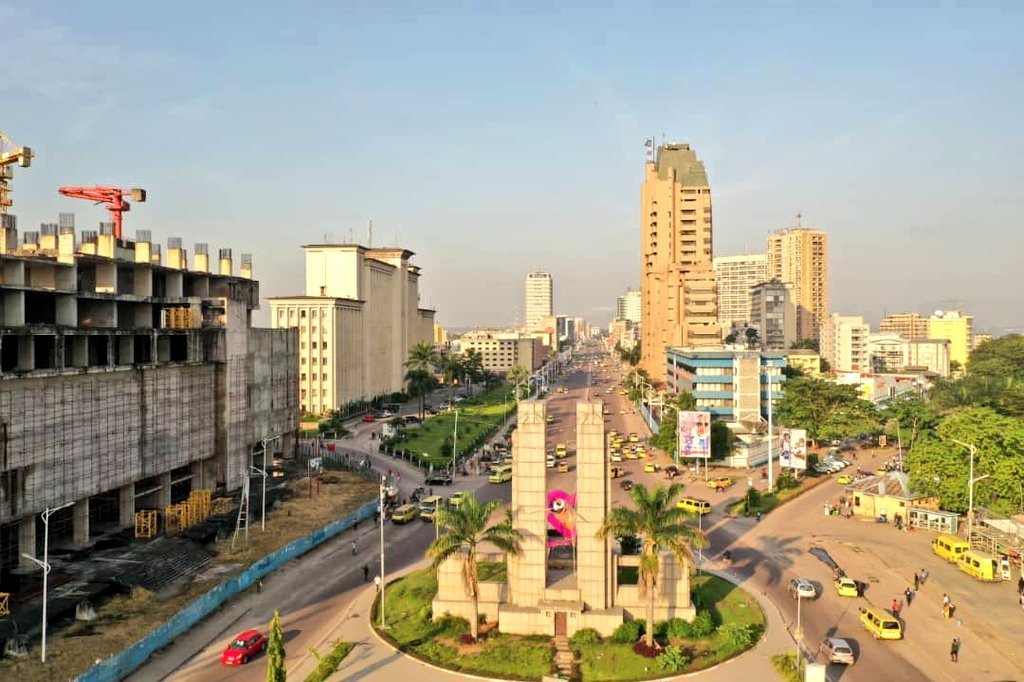 Boulevard du 30 Juin et centre-ville de Kinshasa vus d'en haut
